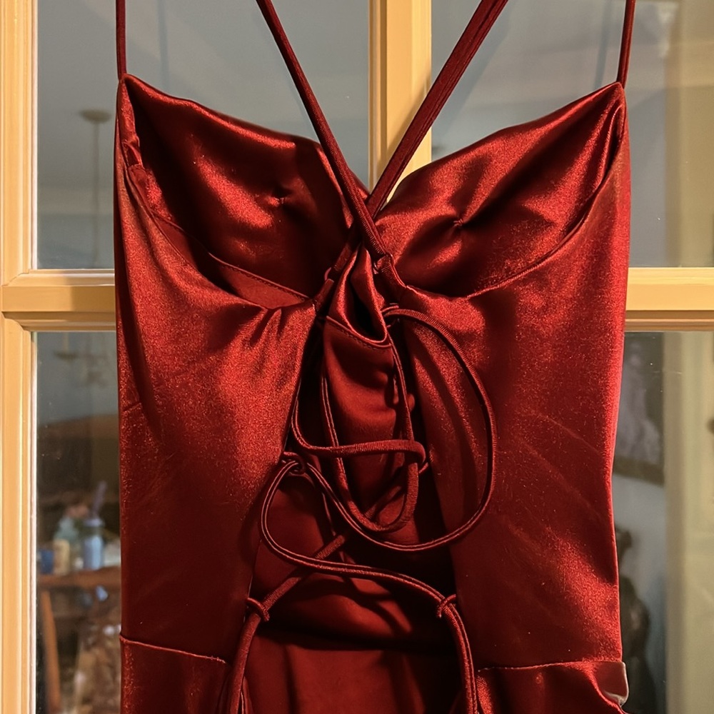 Slimming Formal Long Strappy Dress Burgundy - Picture 4 of 5